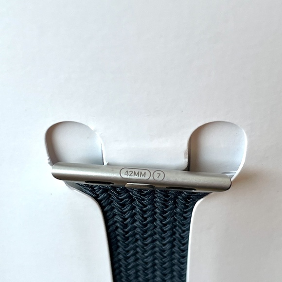 Apple Watch Braided Solo Loop Band (42mm - Midnight - Size 7) - Picture 7 of 10